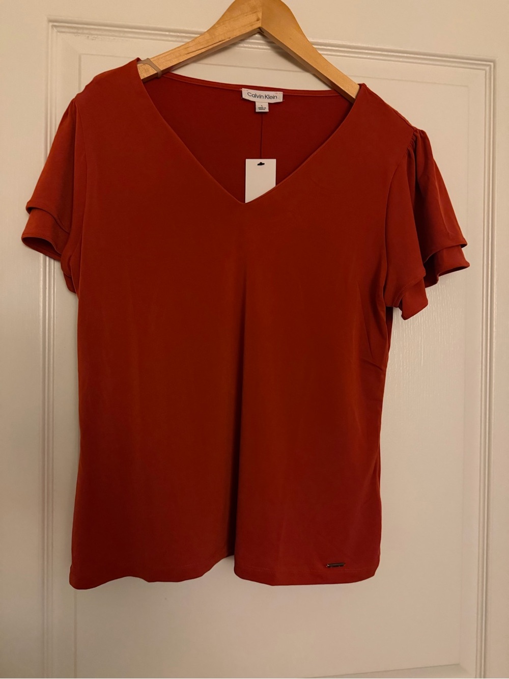 Calvin Klein Women's Rust Red V-Neck Flutter Sleeve Top